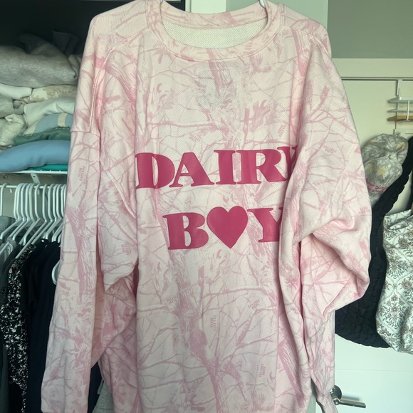*LIKE NEW* Dairy boy pink camo sweatshirt - Picture 2 of 2